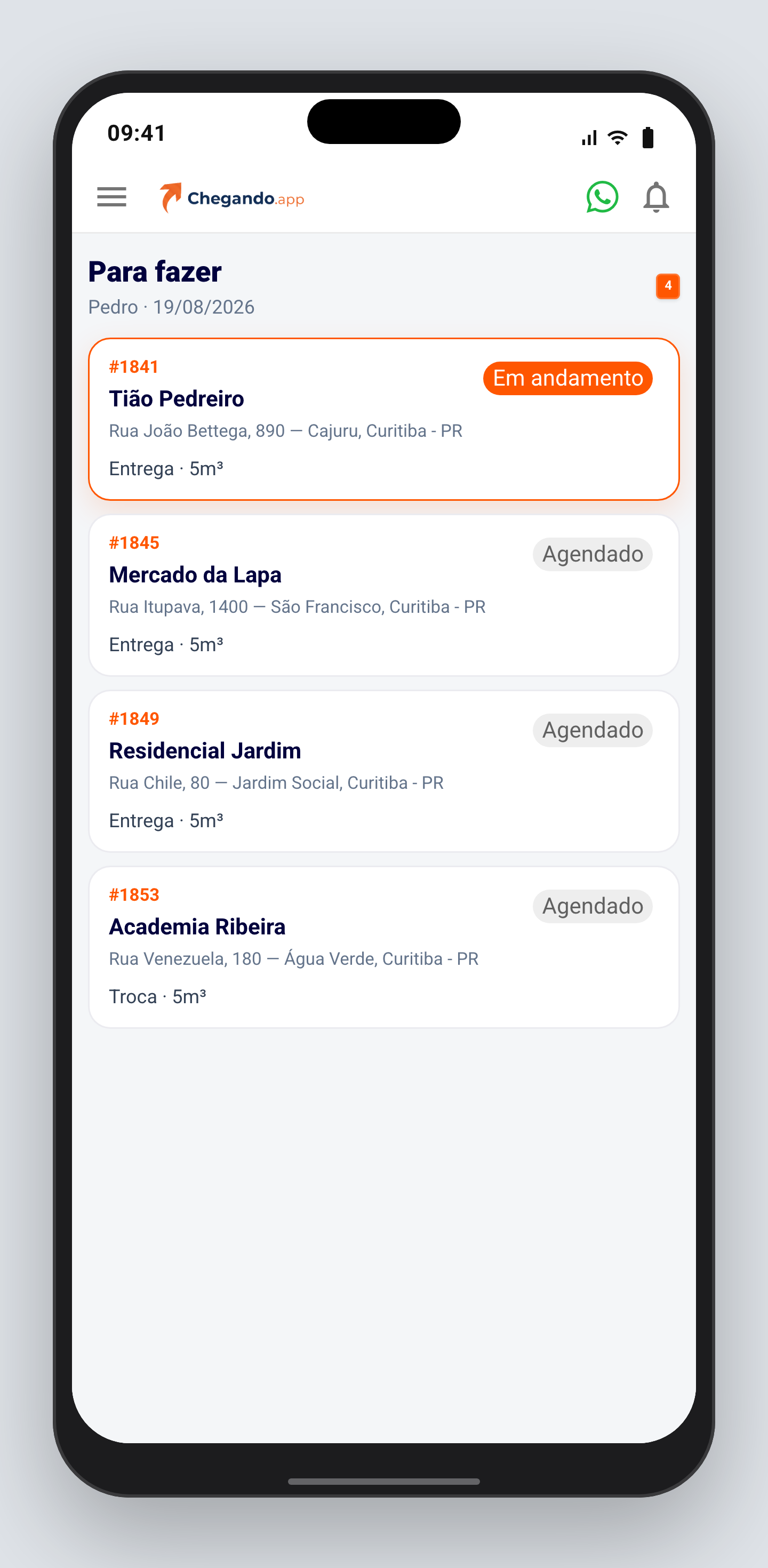 Lista do dia no celular do motorista, com os pedidos de caçamba na ordem da rota
