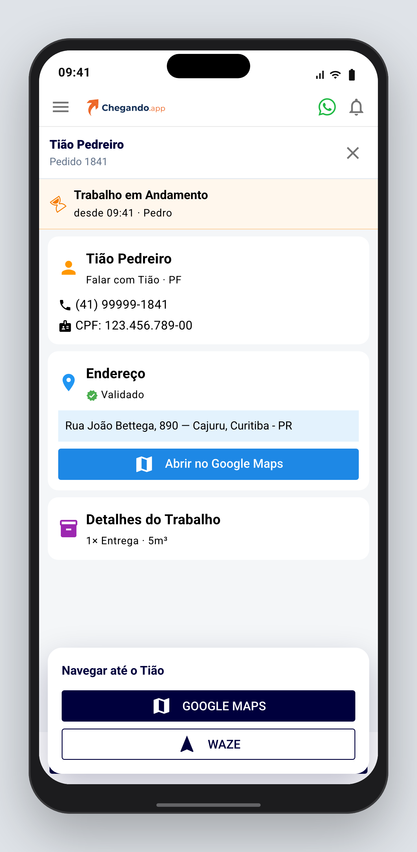 Pedido aberto no celular do motorista, com o cliente, o telefone, o endereço validado e o botão para abrir o mapa