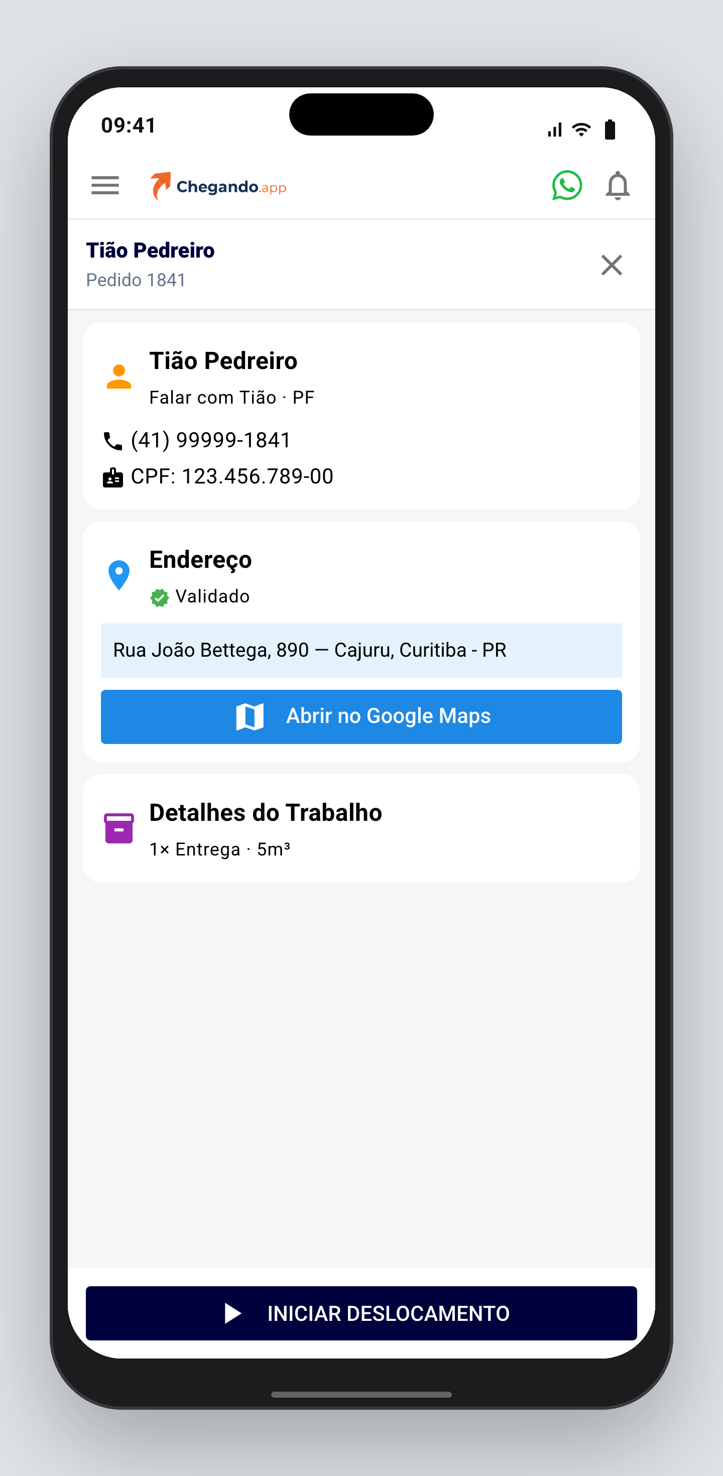 Pedido aberto no celular do motorista com o cliente, o telefone, o endereço validado, o botão Abrir no Google Maps e o botão Iniciar Deslocamento