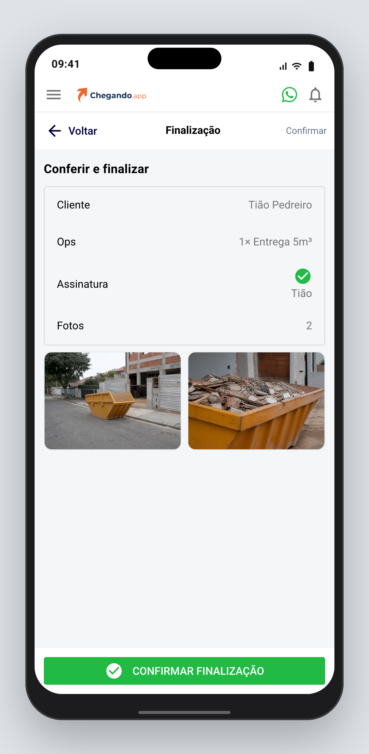 Tela de conferir e finalizar com o cliente, a operação, a assinatura coletada, as duas fotos e o botão Confirmar Finalização