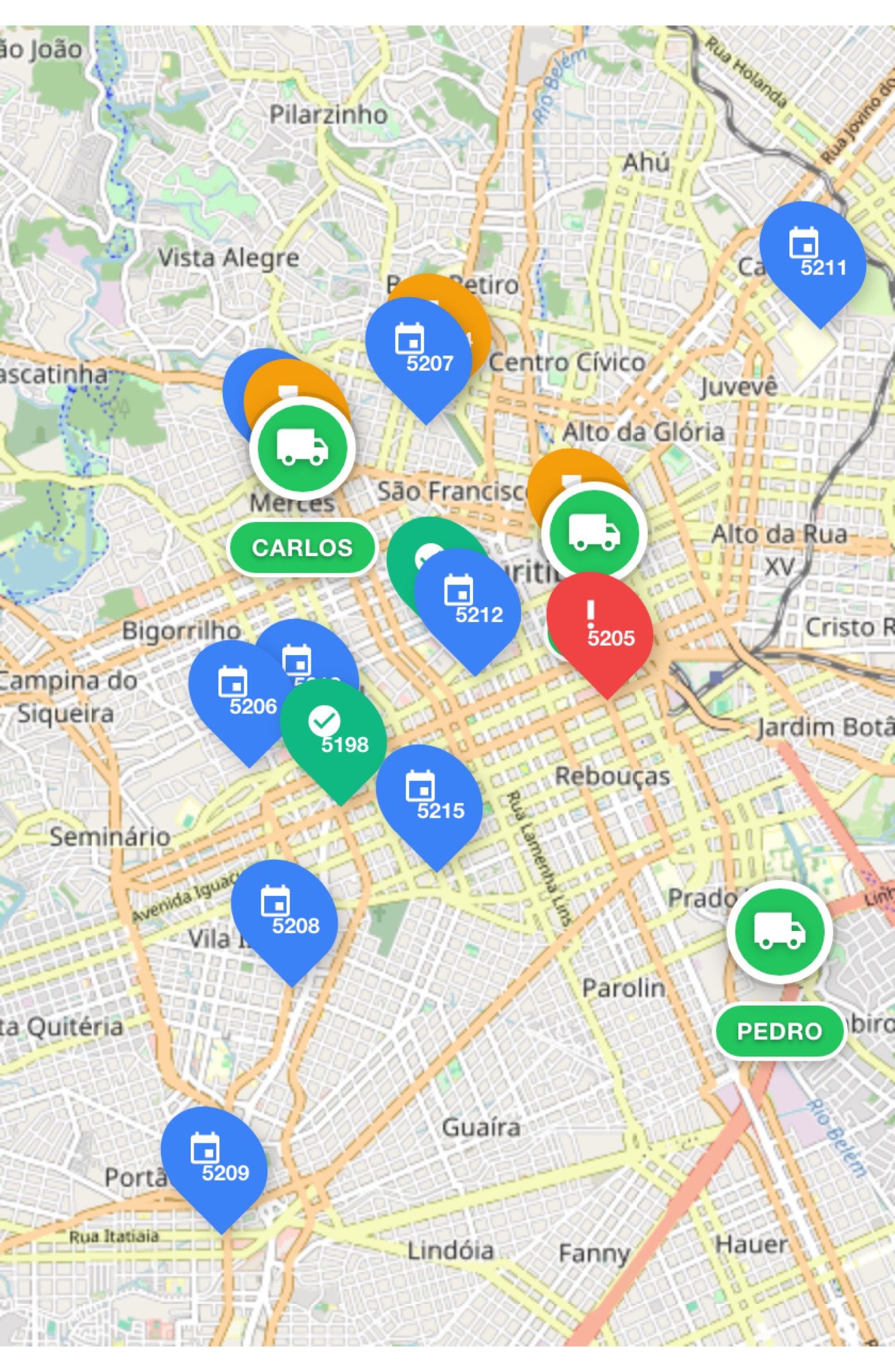 Os pedidos do dia aparecem no mapa, para você ver em que parte da cidade está cada endereço. Com o GPS ligado, que é opcional, os motoristas também aparecem.