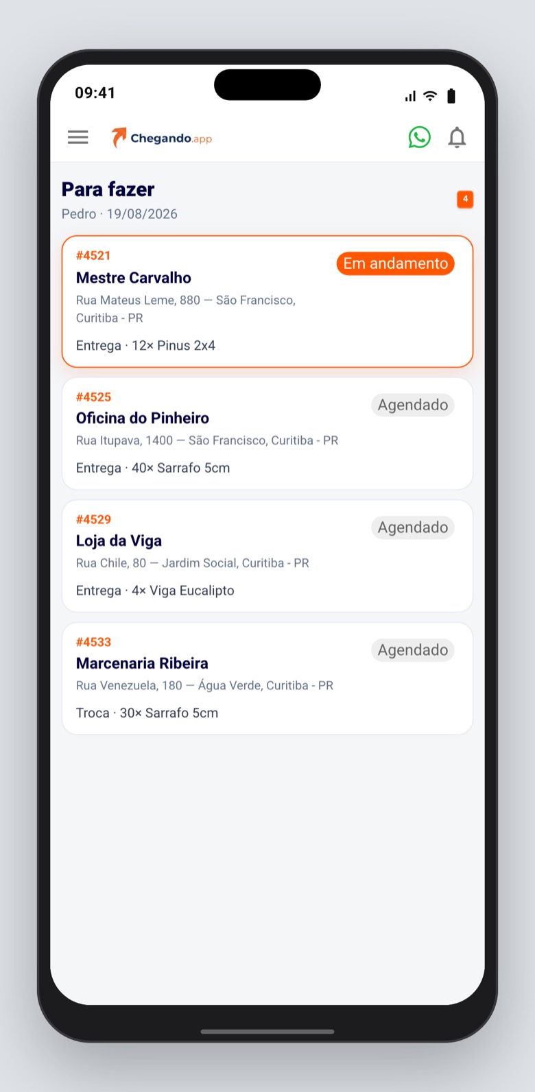 O motorista abre a lista do dia no celular, assim que o escritório confirma a rota.