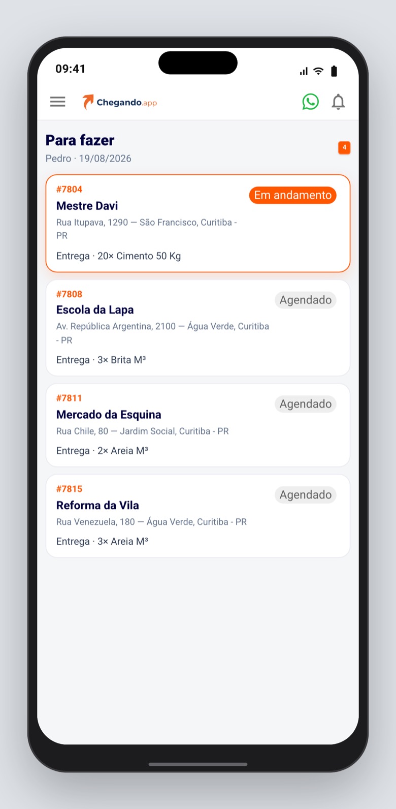 O motorista abre a lista do dia no celular, assim que o escritório confirma a rota.